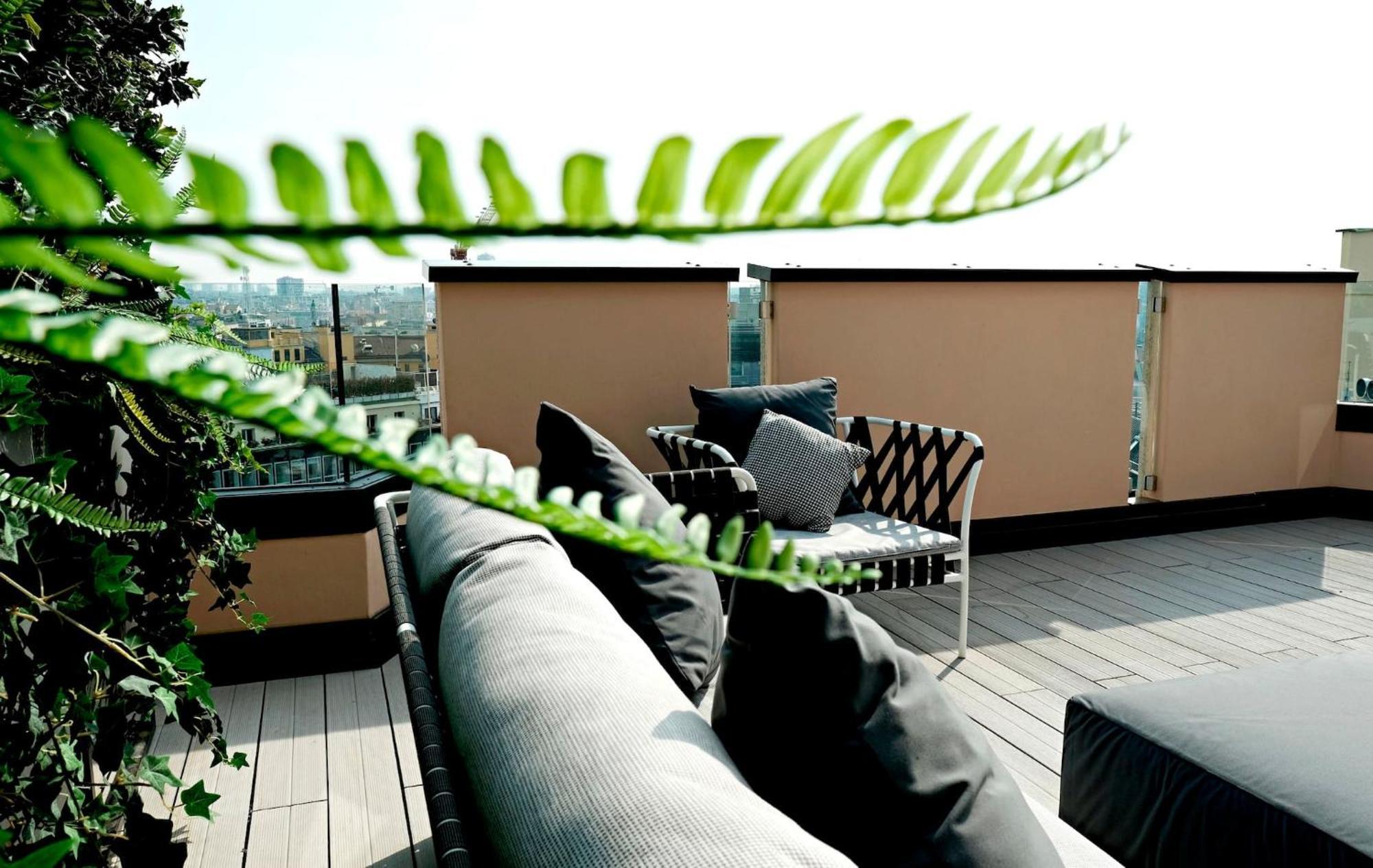 San Babila Central Tower With Panoramic Terrace Overlooking Duomo By Rentopolis Milan Exterior photo