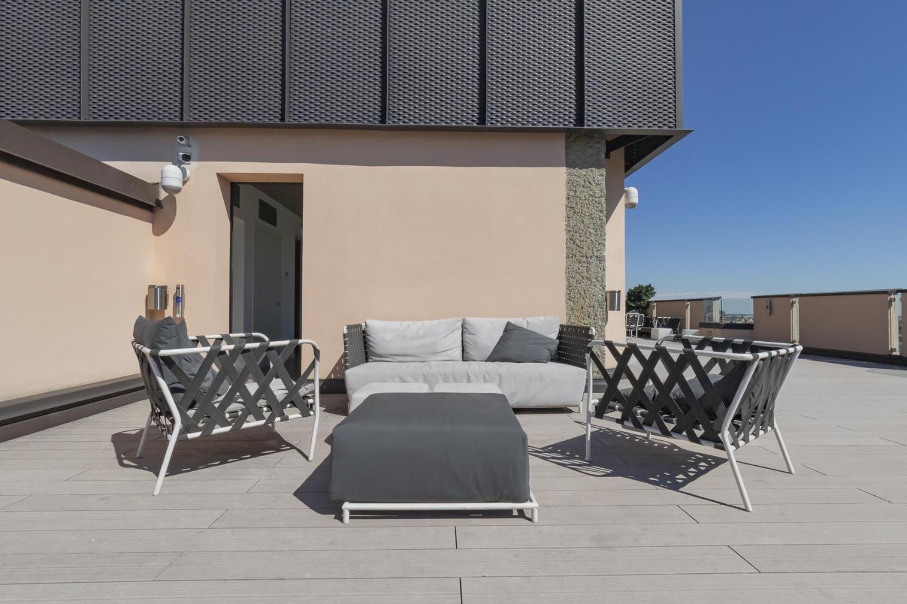 San Babila Central Tower With Panoramic Terrace Overlooking Duomo By Rentopolis Milan Exterior photo