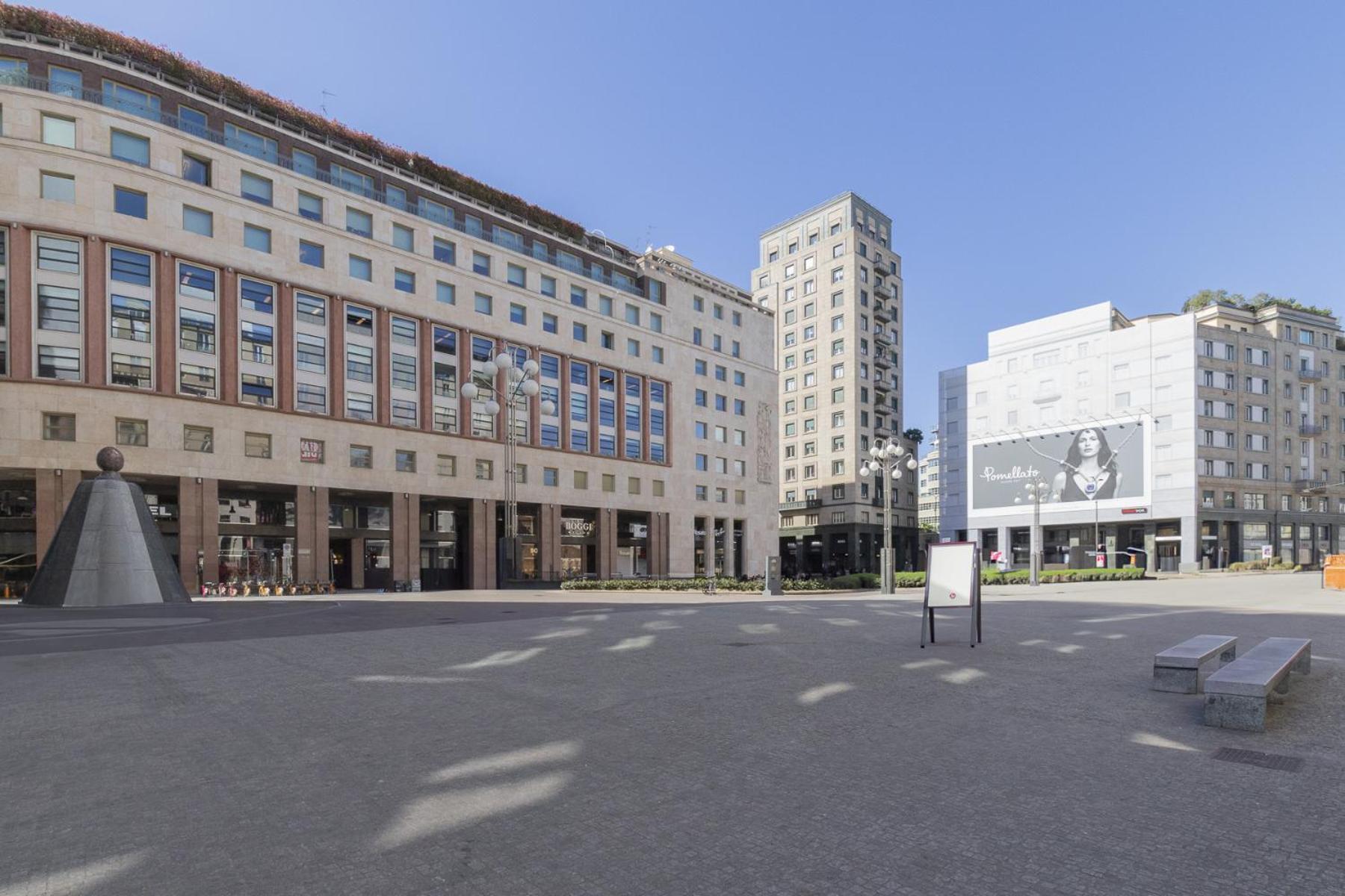 San Babila Central Tower With Panoramic Terrace Overlooking Duomo By Rentopolis Milan Exterior photo